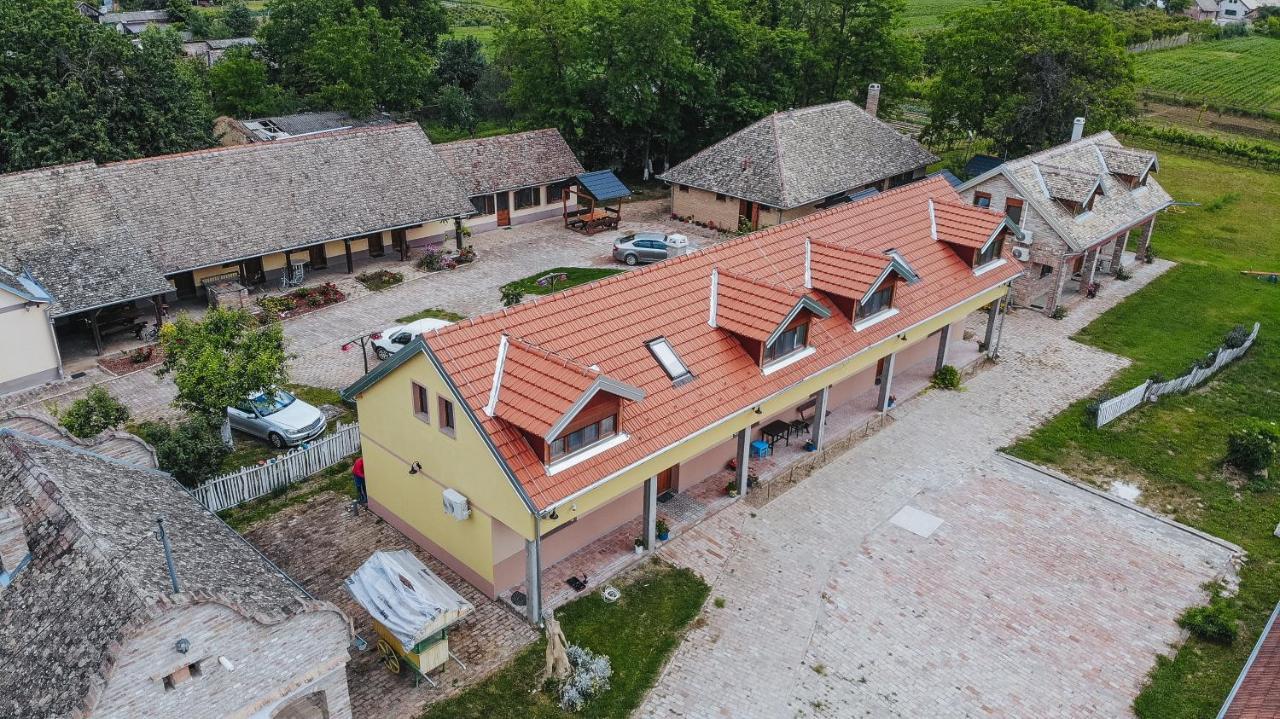 Sobe Kod Baje - Baranjska Kuca Karanac Exterior foto
